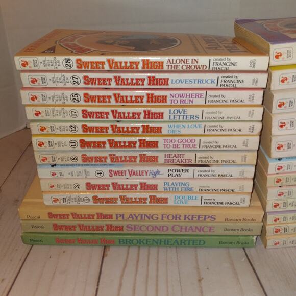 Sweet Valley High Vintage Book lot of 25 Francine Pascal - Picture 2 of 8